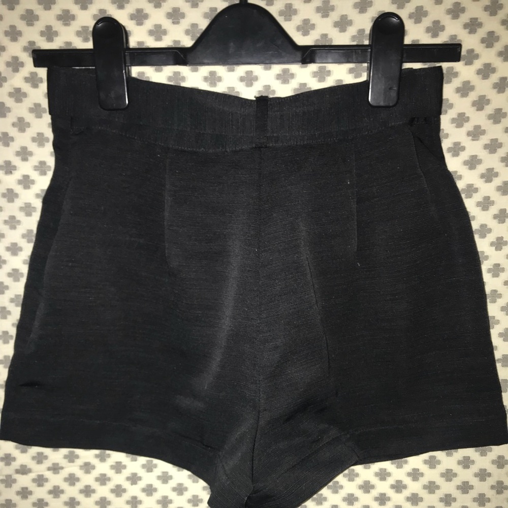 Topshop Envelope Shorts - Picture 2 of 3